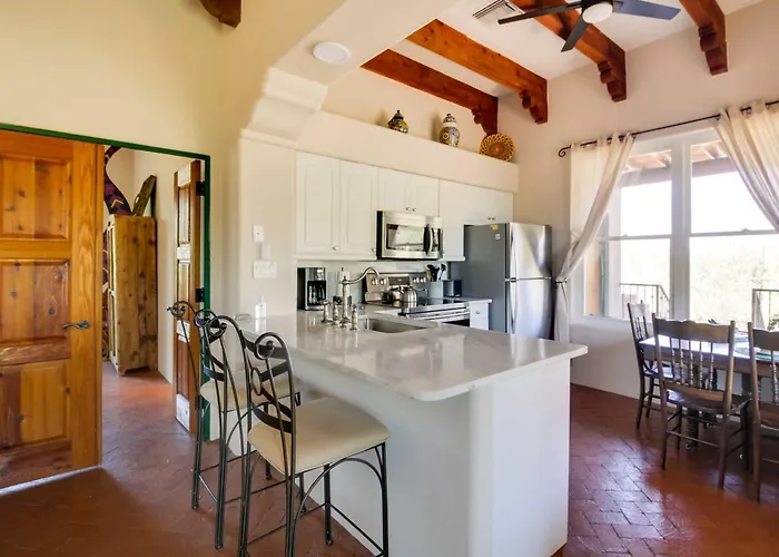 Mountain Views & Private Jacuzzi: Casita * Tucson