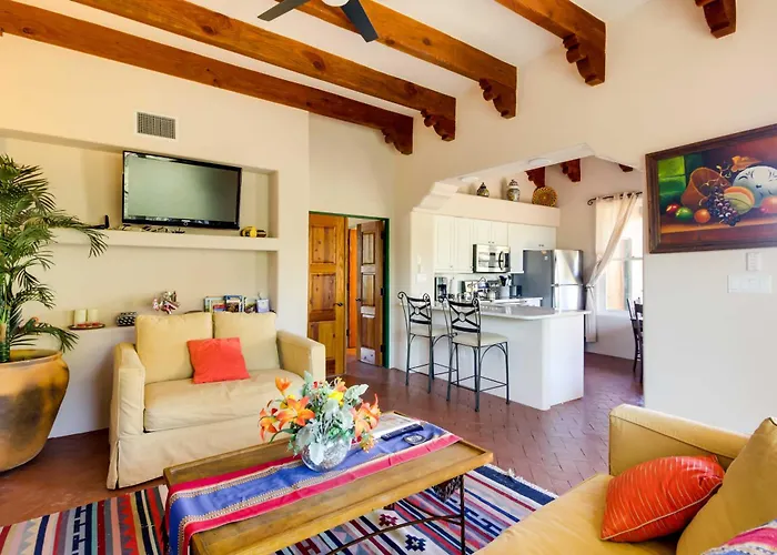 Mountain Views & Private Jacuzzi: Casita Tucson